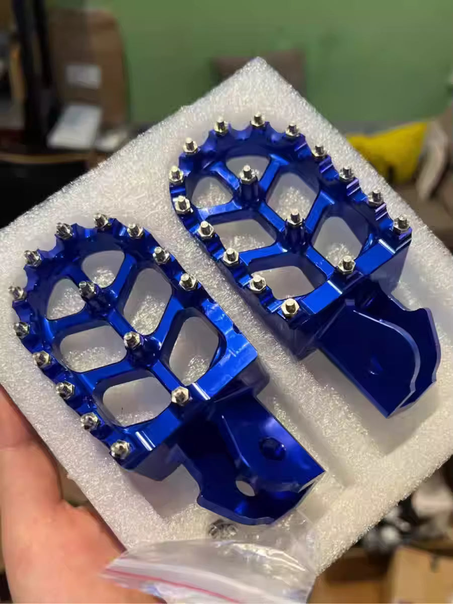 SNOR CNC Aluminum Foot Pegs for Sur Ron Light Bee | 6061-T6 Wide Grip Footpegs